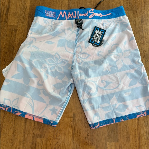 NWT Maui and Sons 4 Way Stretch Board Shorts SZ 34 Navy Banzai - Picture 10 of 11
